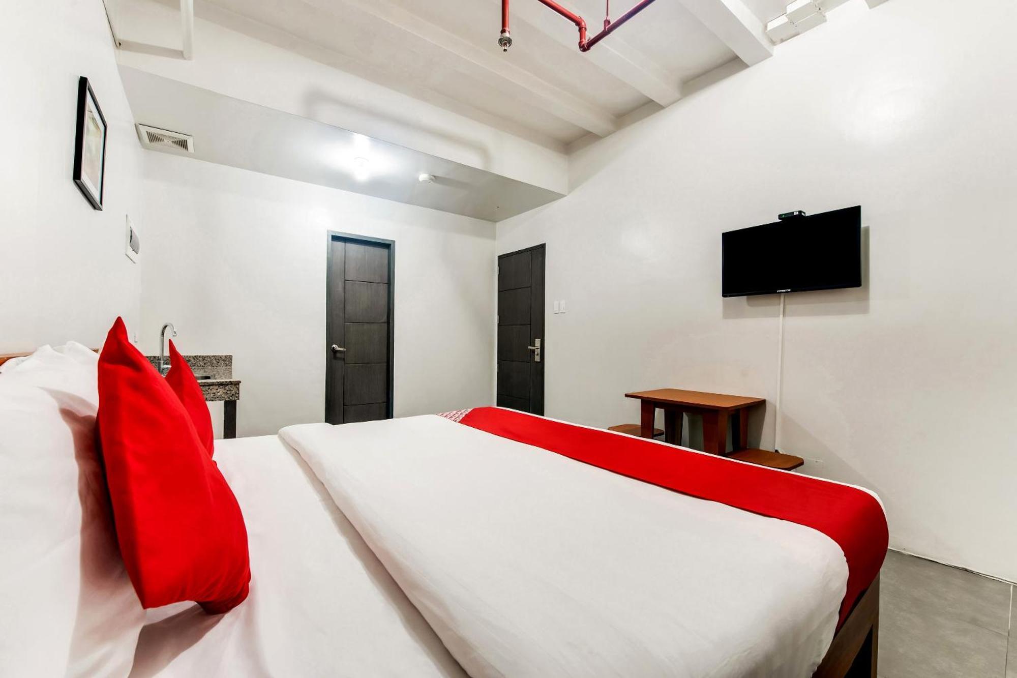 Oyo 136 Regal Residences เกซอนซิตี้ ภายนอก รูปภาพ