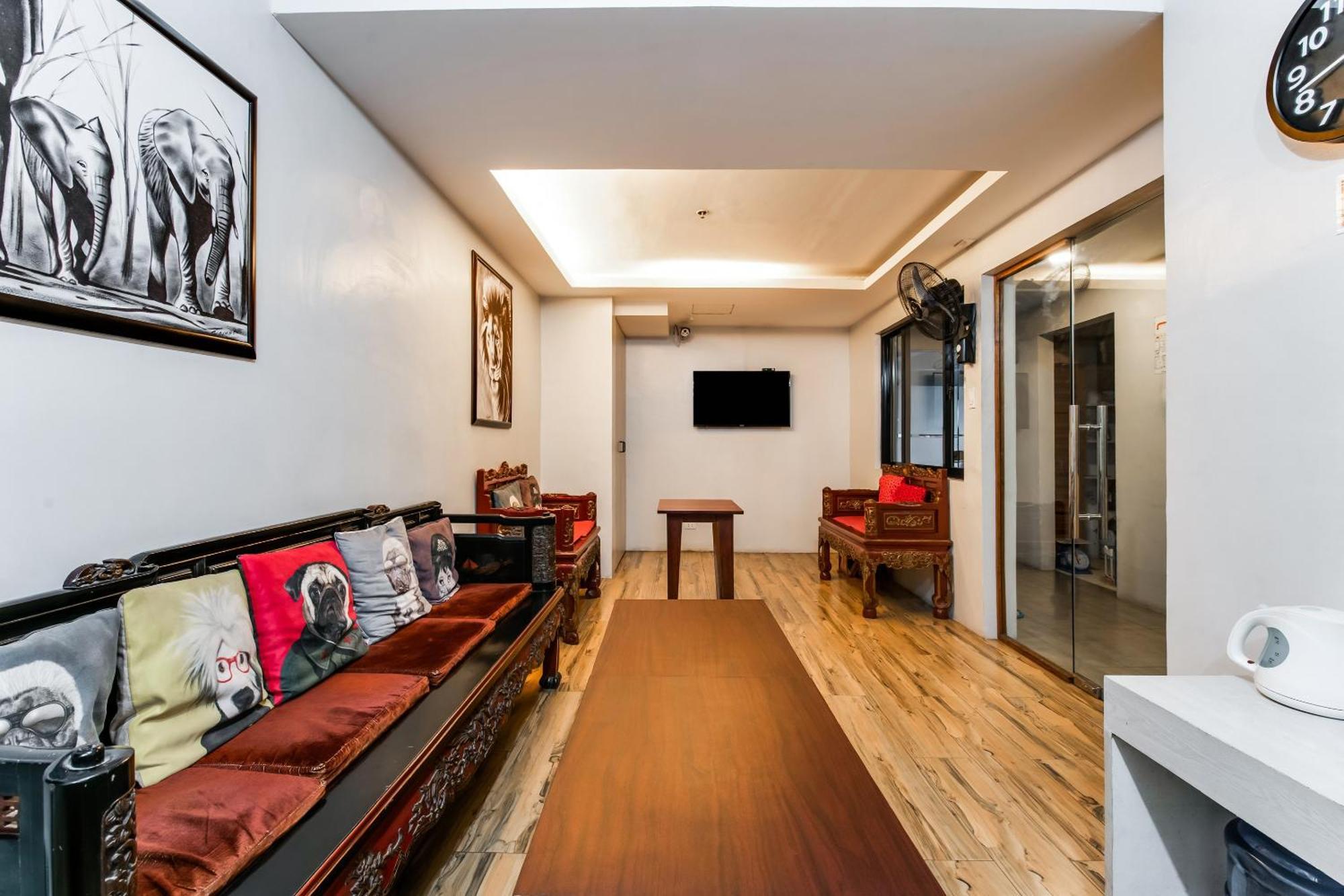 Oyo 136 Regal Residences เกซอนซิตี้ ภายนอก รูปภาพ