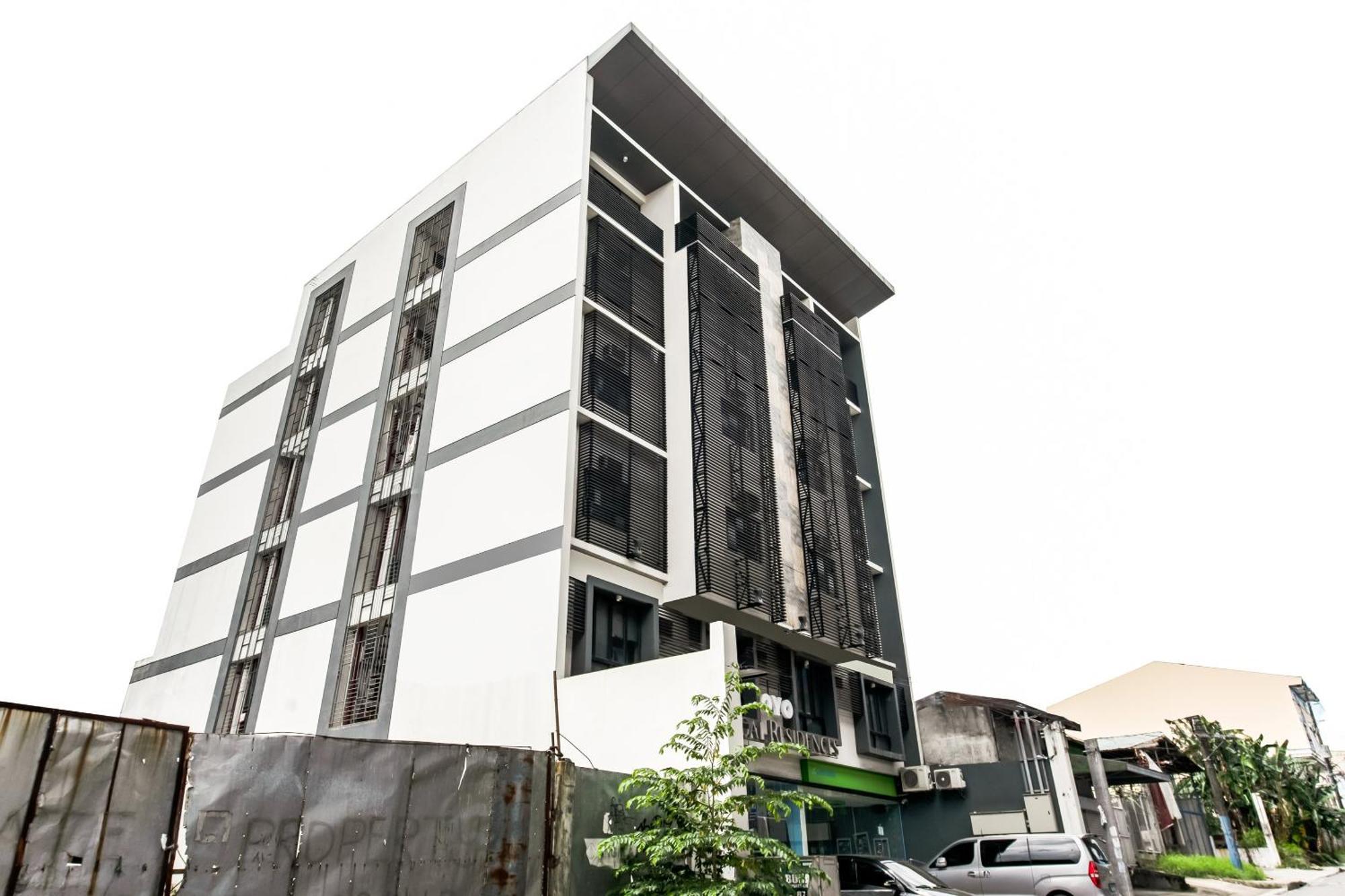Oyo 136 Regal Residences เกซอนซิตี้ ภายนอก รูปภาพ