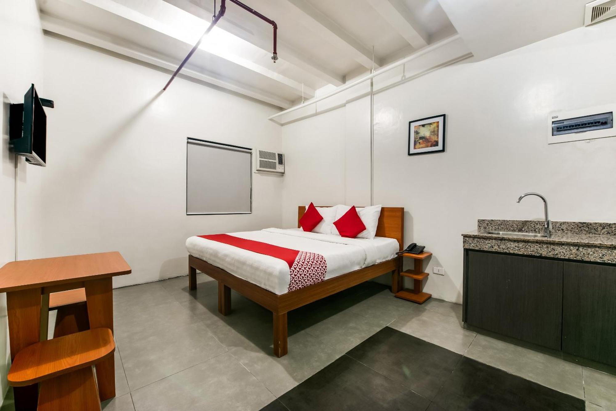 Oyo 136 Regal Residences เกซอนซิตี้ ภายนอก รูปภาพ