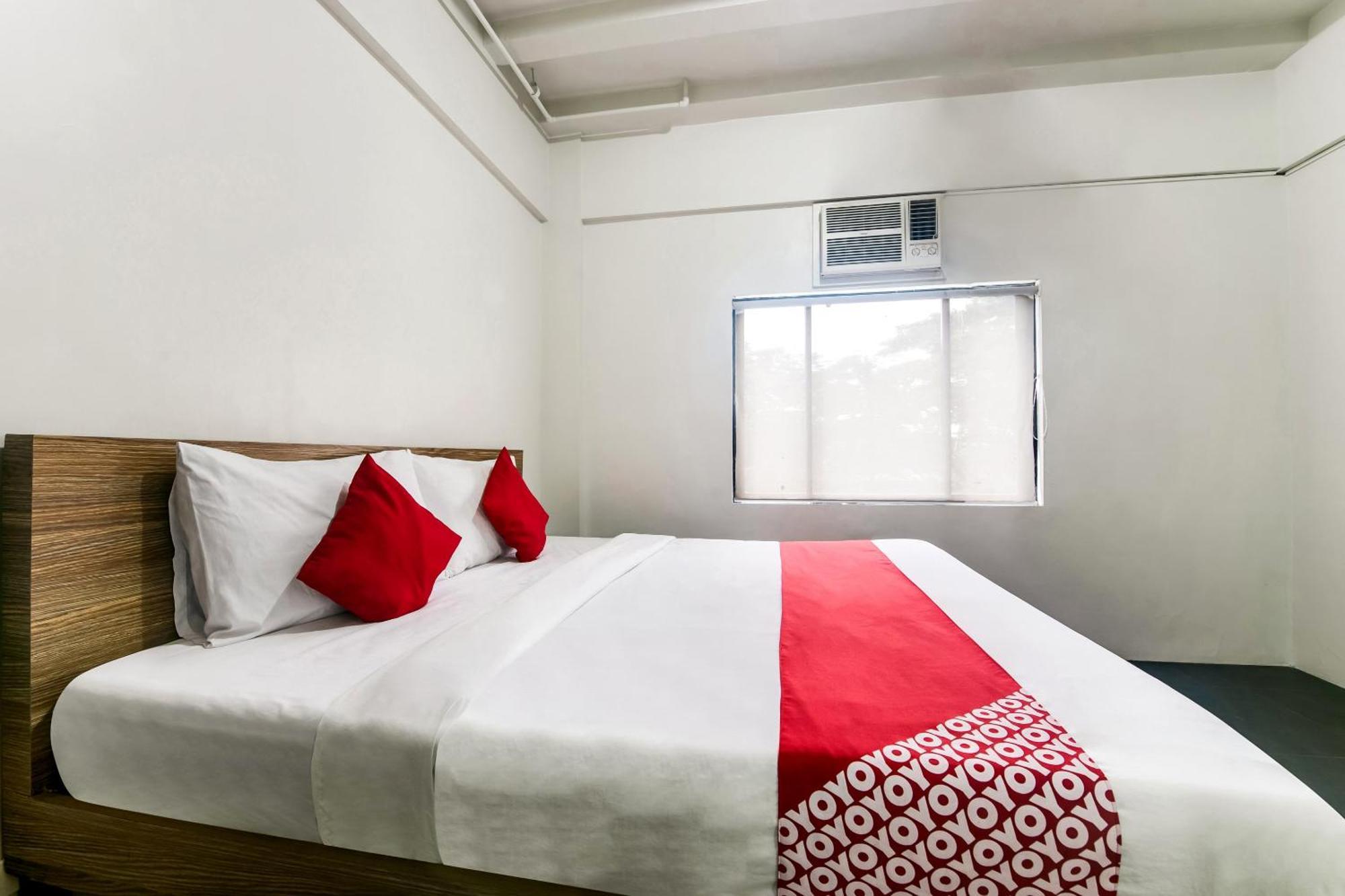 Oyo 136 Regal Residences เกซอนซิตี้ ภายนอก รูปภาพ