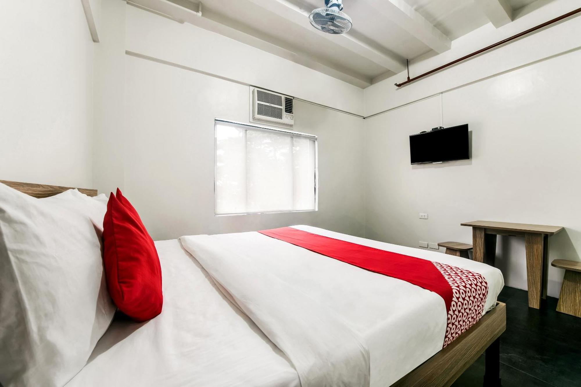 Oyo 136 Regal Residences เกซอนซิตี้ ภายนอก รูปภาพ