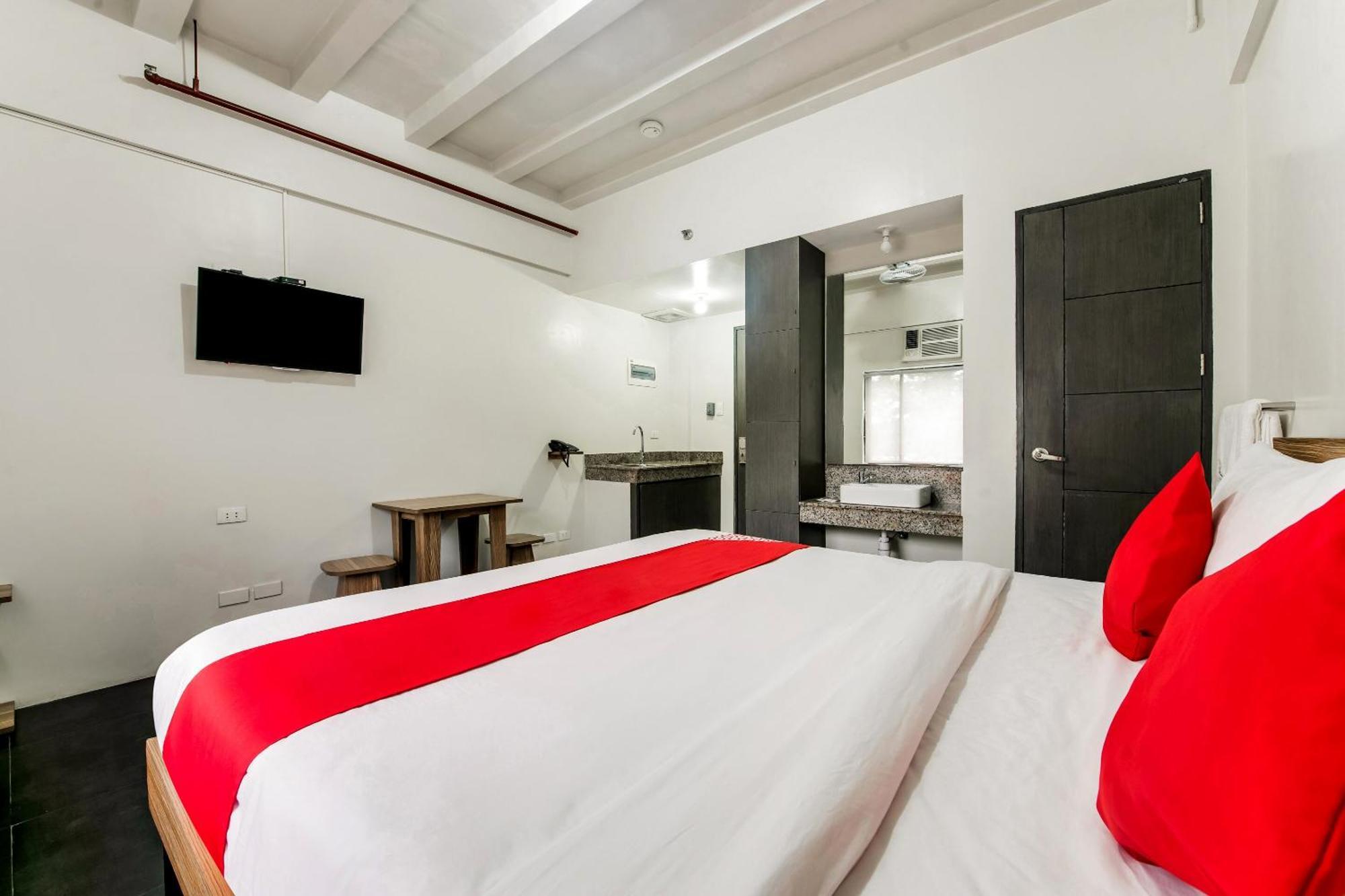 Oyo 136 Regal Residences เกซอนซิตี้ ภายนอก รูปภาพ