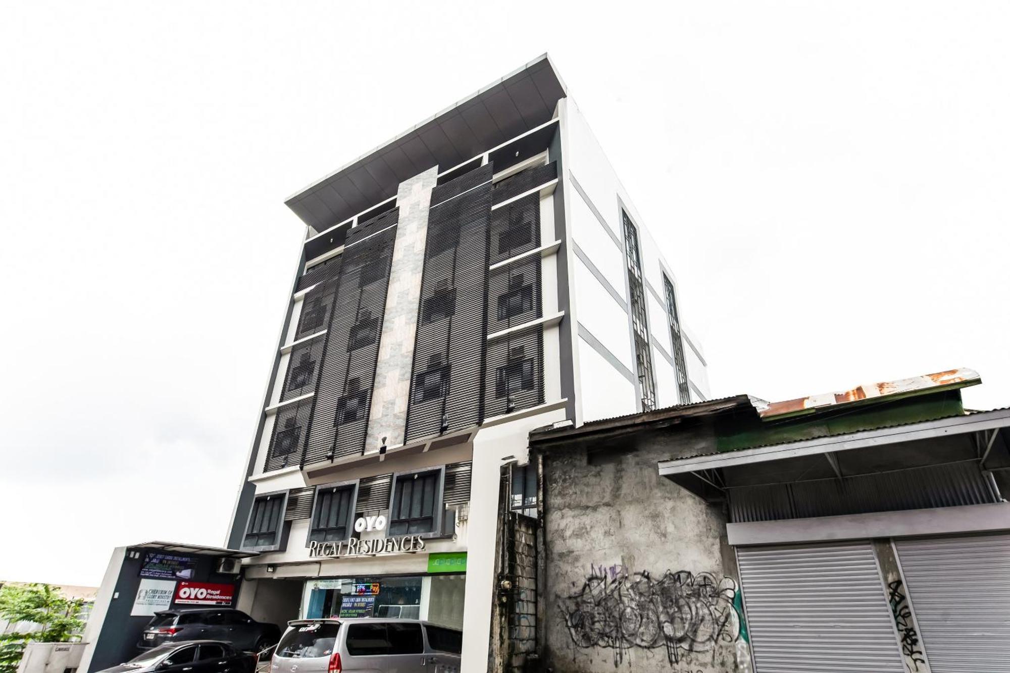 Oyo 136 Regal Residences เกซอนซิตี้ ภายนอก รูปภาพ