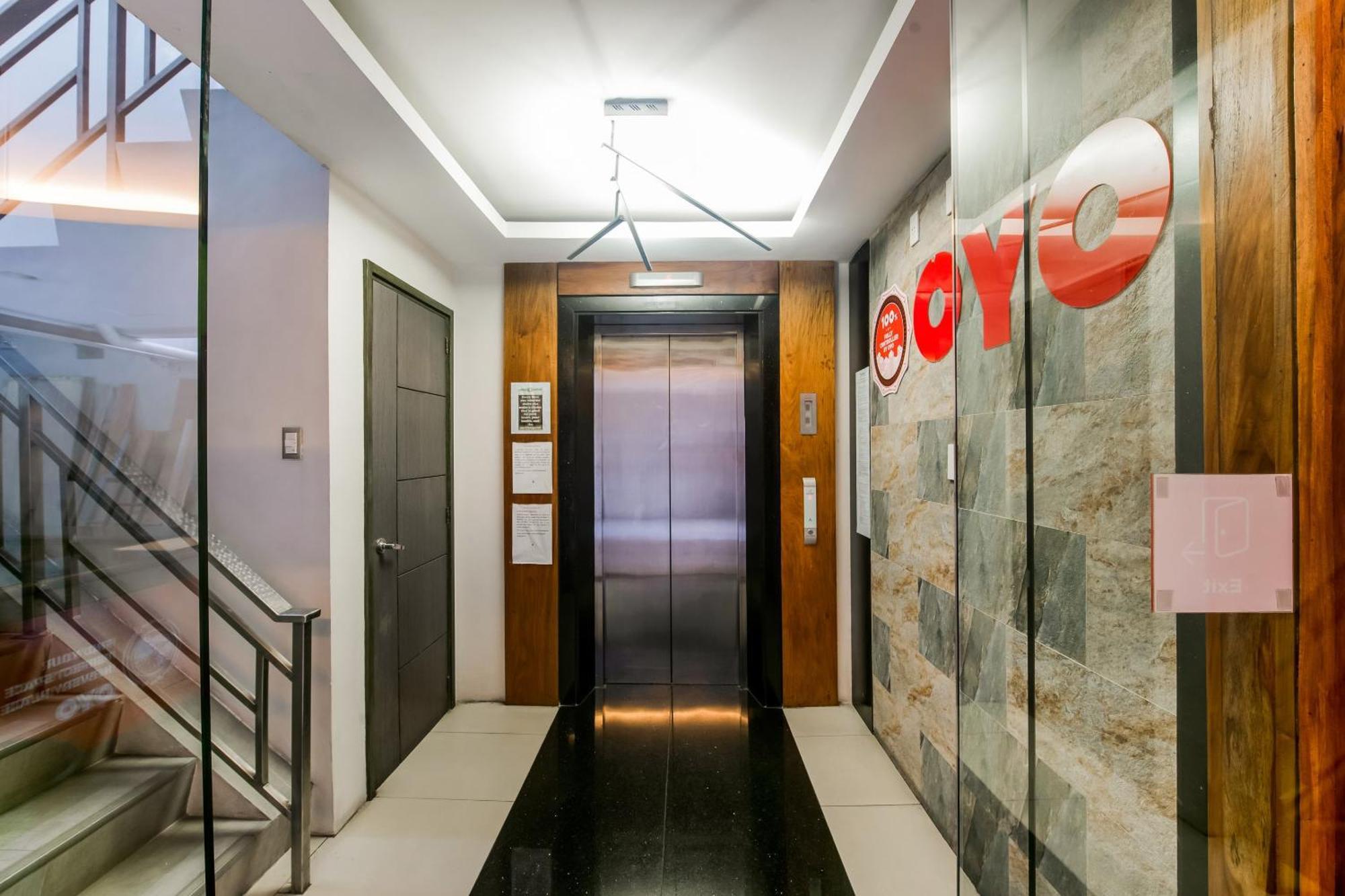 Oyo 136 Regal Residences เกซอนซิตี้ ภายนอก รูปภาพ