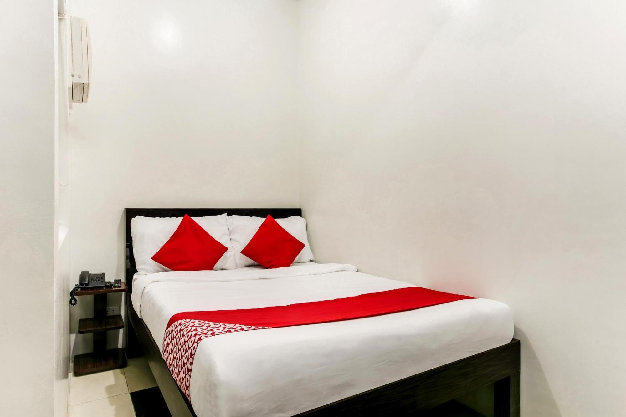 Oyo 136 Regal Residences เกซอนซิตี้ ภายนอก รูปภาพ